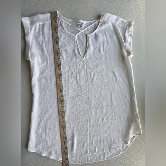 Express White Crisscross V-Neck Blouse Minimalist Chic Quiet Luxury Clean Girl - Picture 6 of 10
